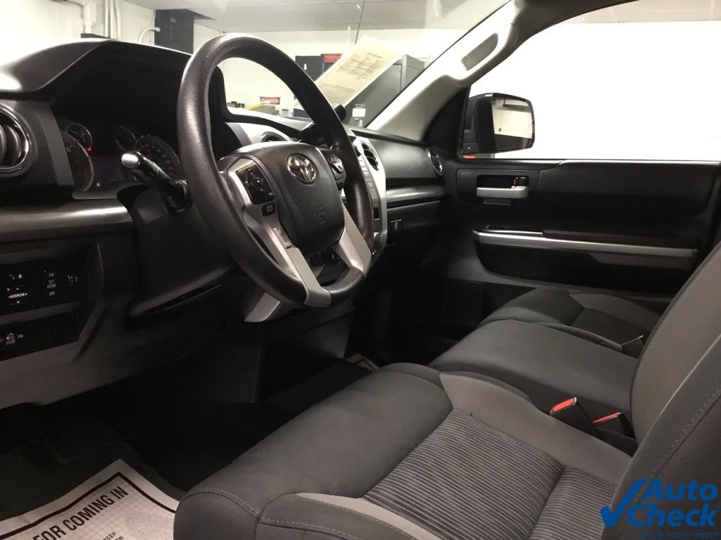 Used 2014 Red Toyota SR5 image 28