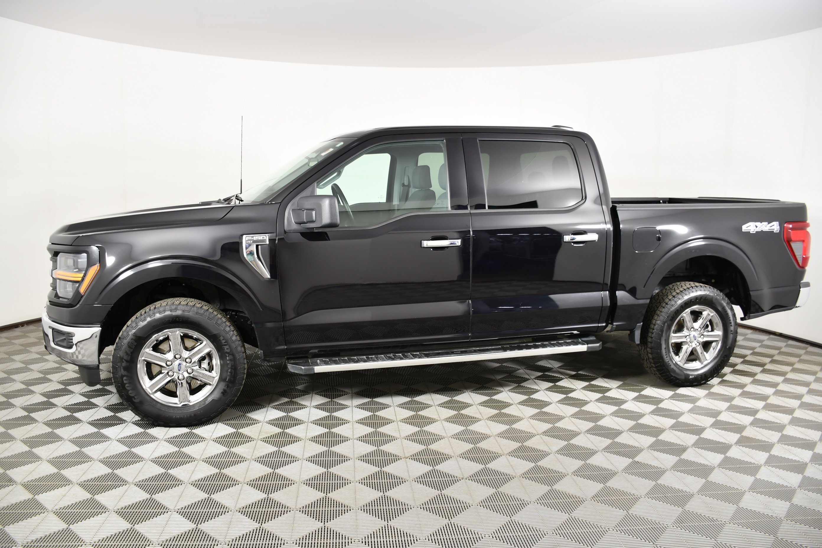 Used 2025 Black Metallic Ford XLT image 9