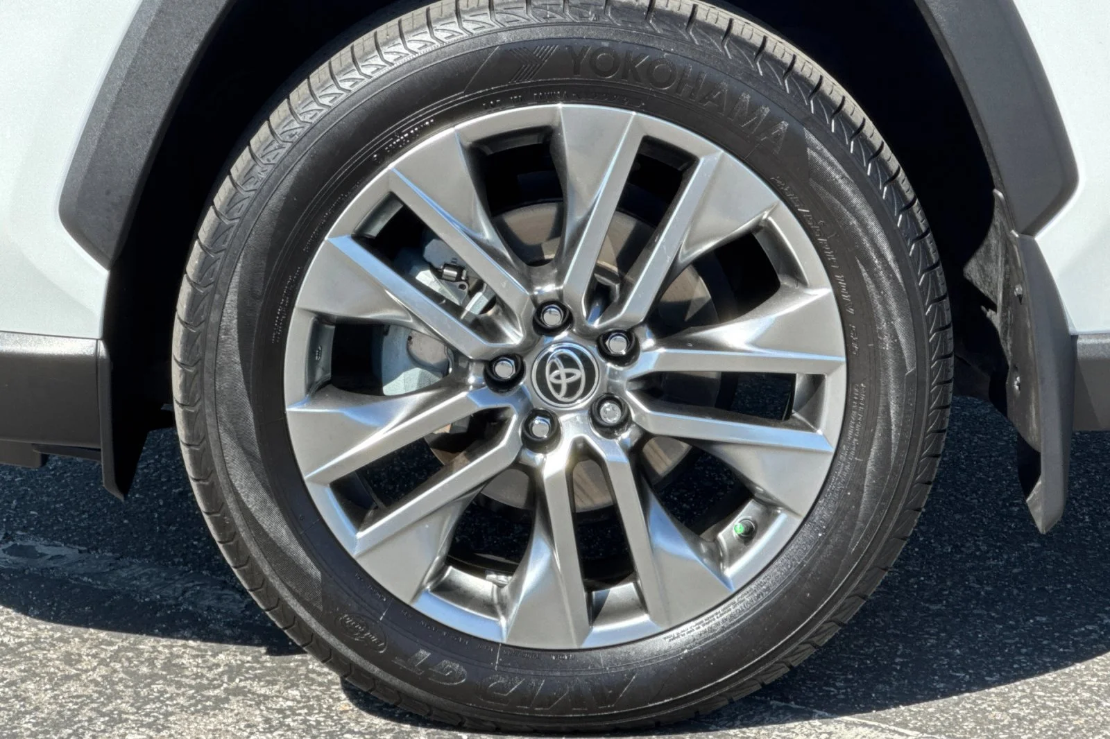 Used 2025 Beige Toyota XLE Premium image 38