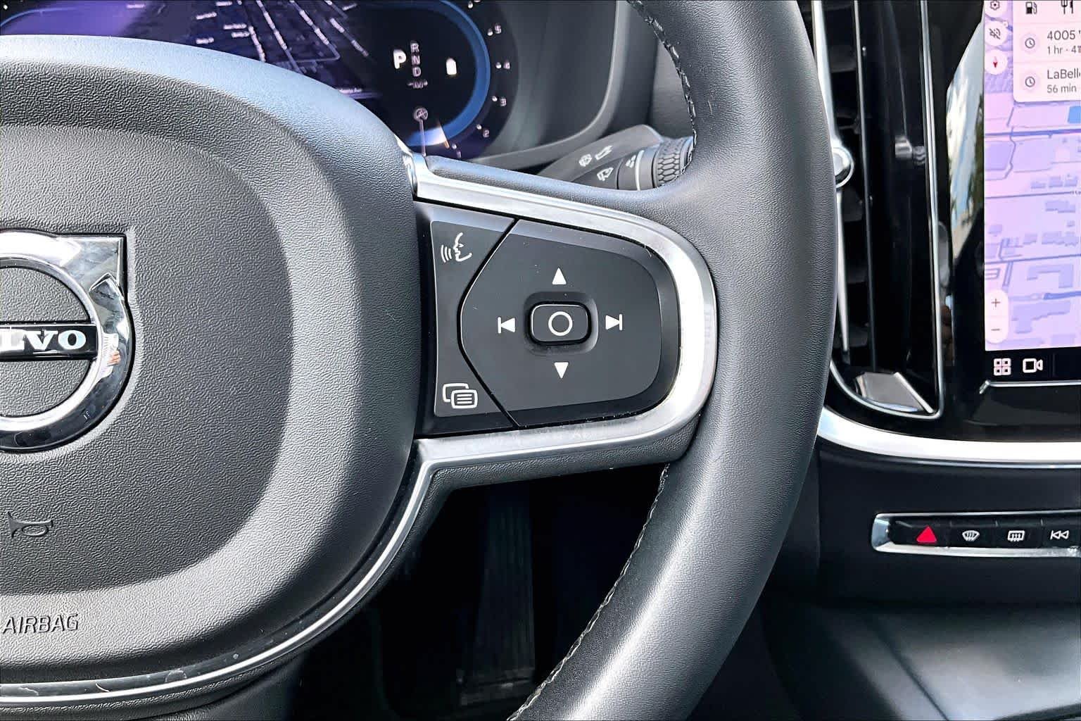 Used 2023  Volvo Core Dark Theme image 23