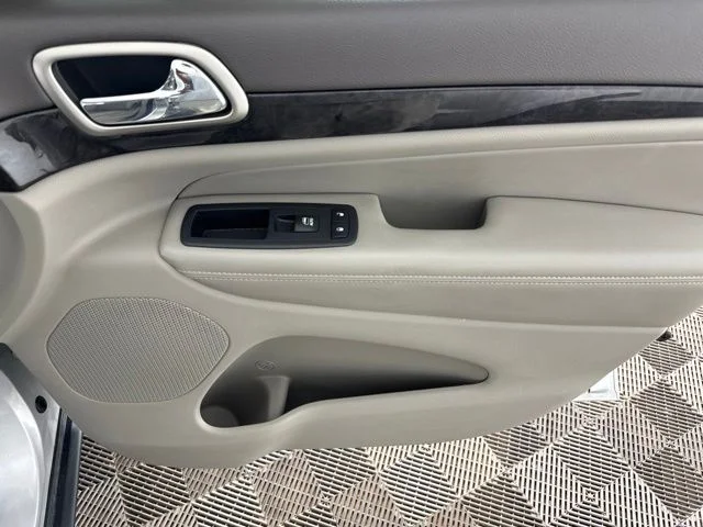 Used 2012 Silver Jeep Laredo image 23