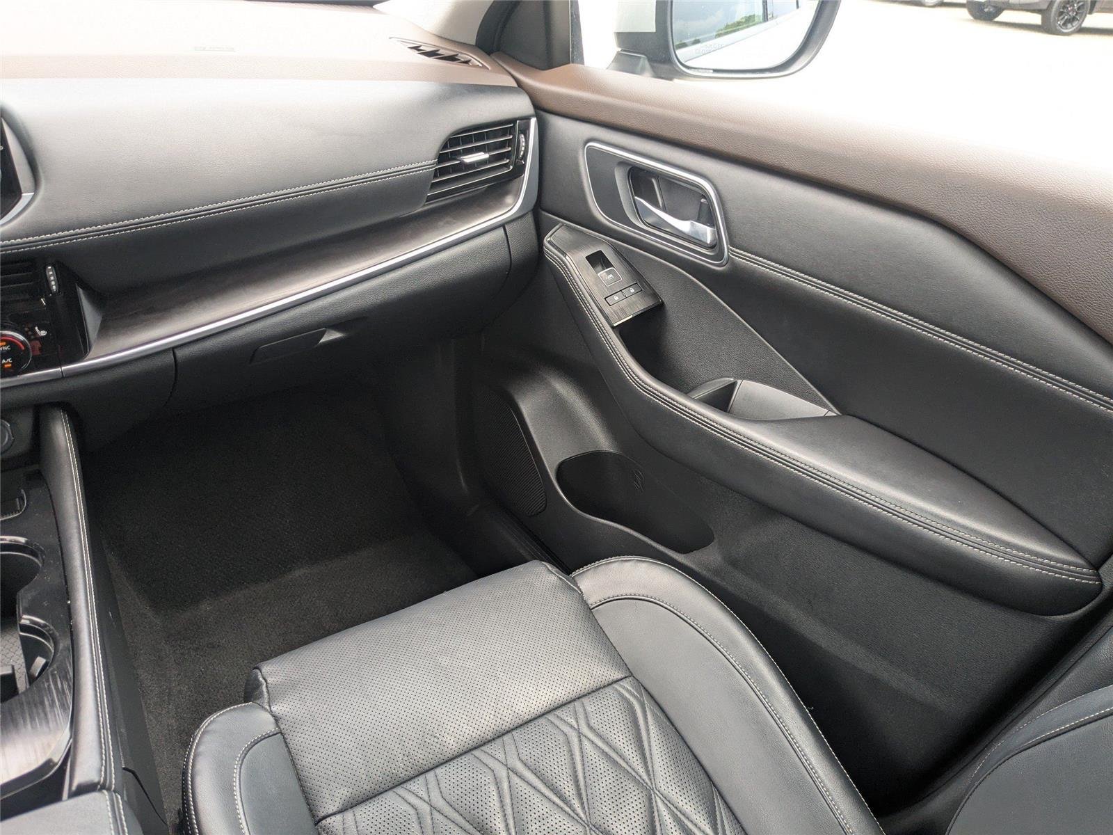 Used 2022 Brilliant Silver Metallic Nissan Platinum image 16