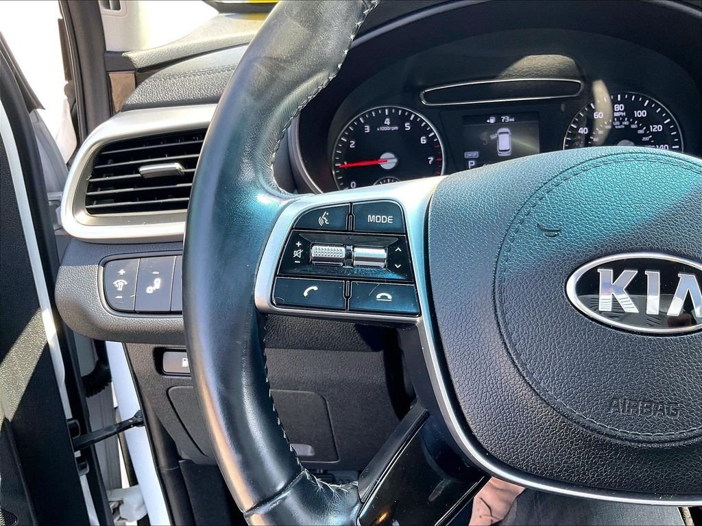Used 2019 White Kia LX image 22