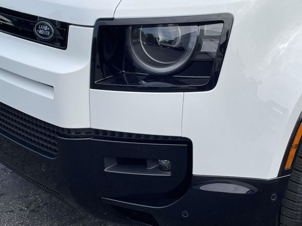 New 2026 Fuji White Land Rover X-Dynamic SE image 7