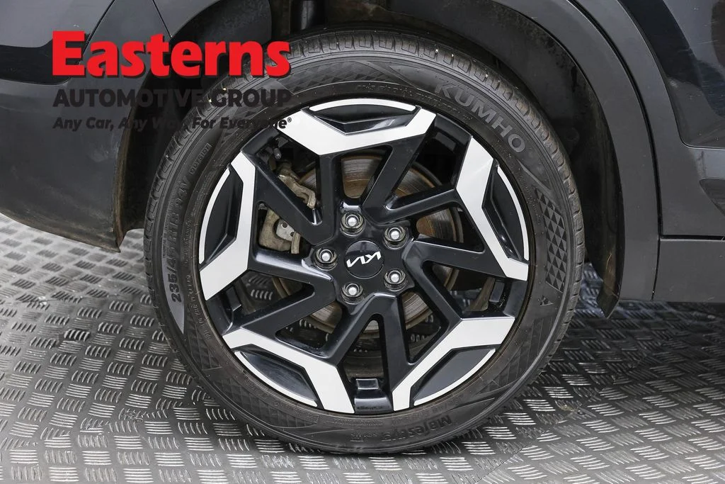 Used 2024 Black Kia SX image 31