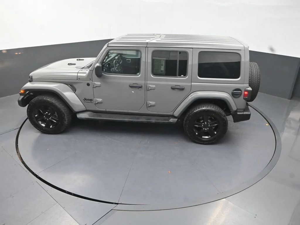 Used 2021 Gray Jeep Unlimited Sahara Altitude image 19