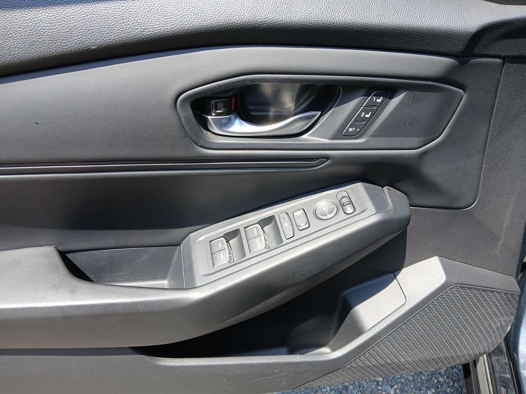 Used 2023  Honda EX-L image 23