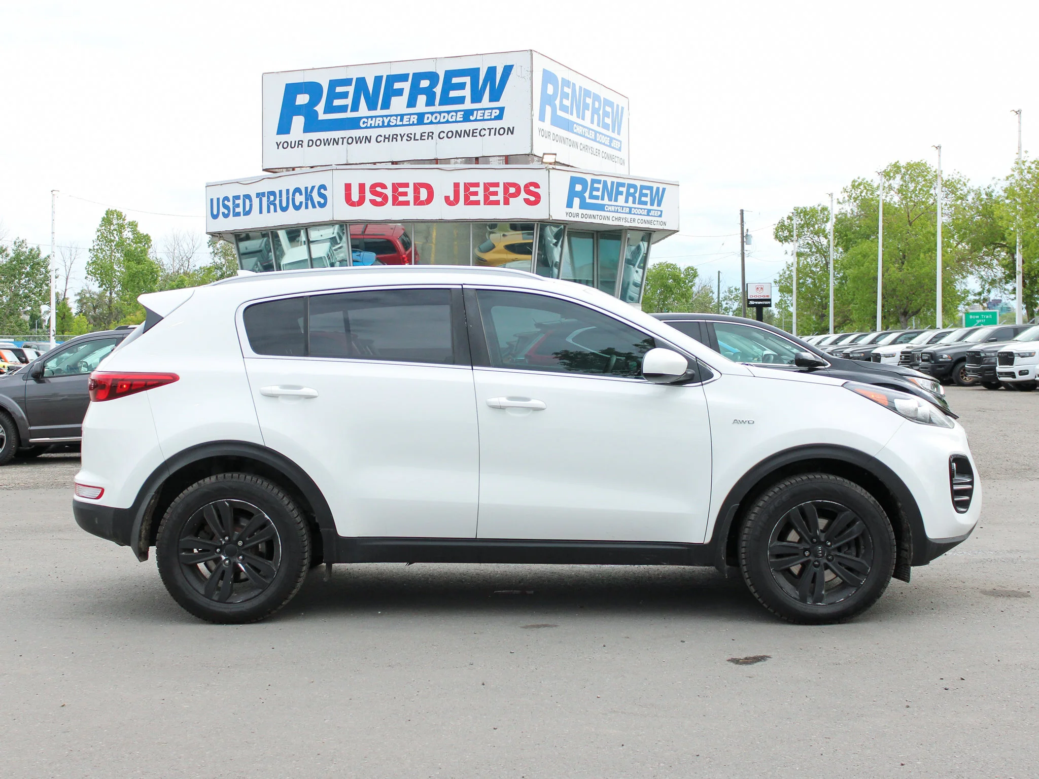 Used 2017 White Kia LX * AWD | Mechanic