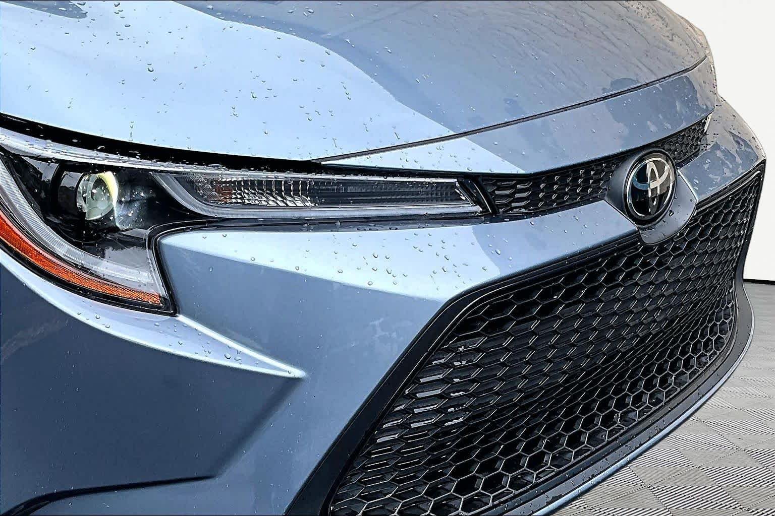 Used 2022 Celestite Toyota LE image 30