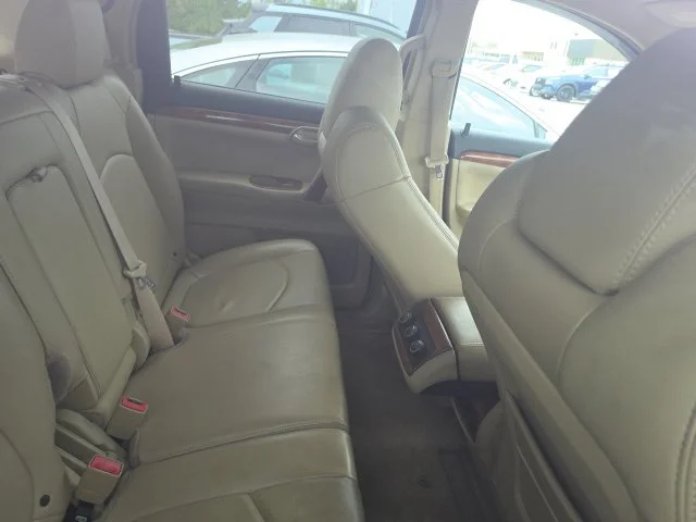 Used 2009 Red Jewel Tintcoat Saturn XR image 5
