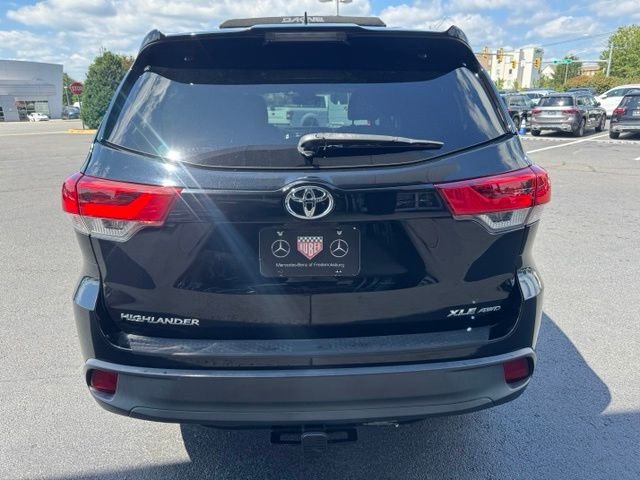 Used 2019 Midnight Black Metallic Toyota XLE image 24
