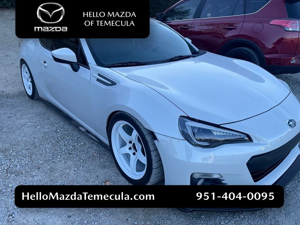Used 2013 Satin White Pearl Subaru Limited image 1