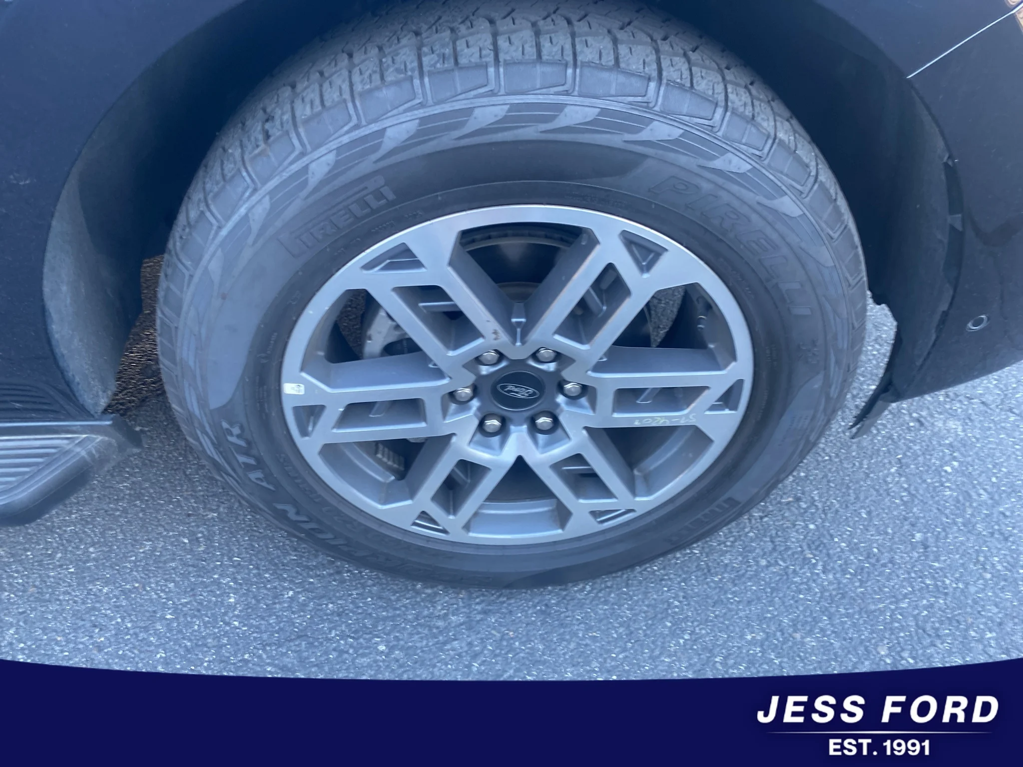 Used 2025 Agate Black Metallic Ford Active image 18