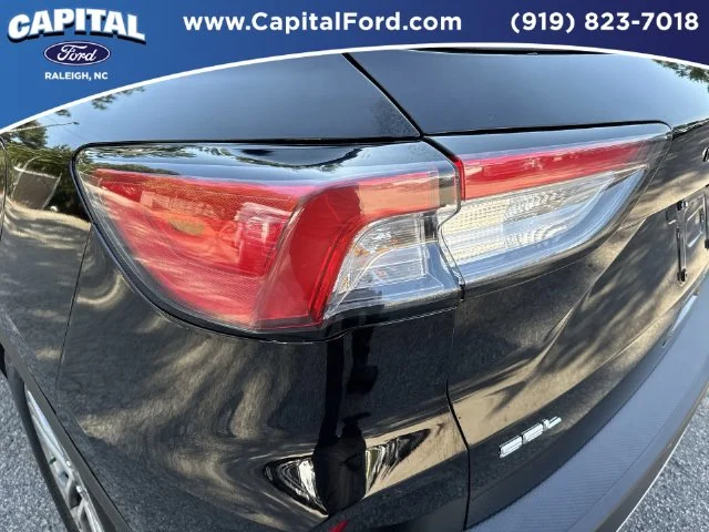 Used 2022 Black Ford SEL image 15