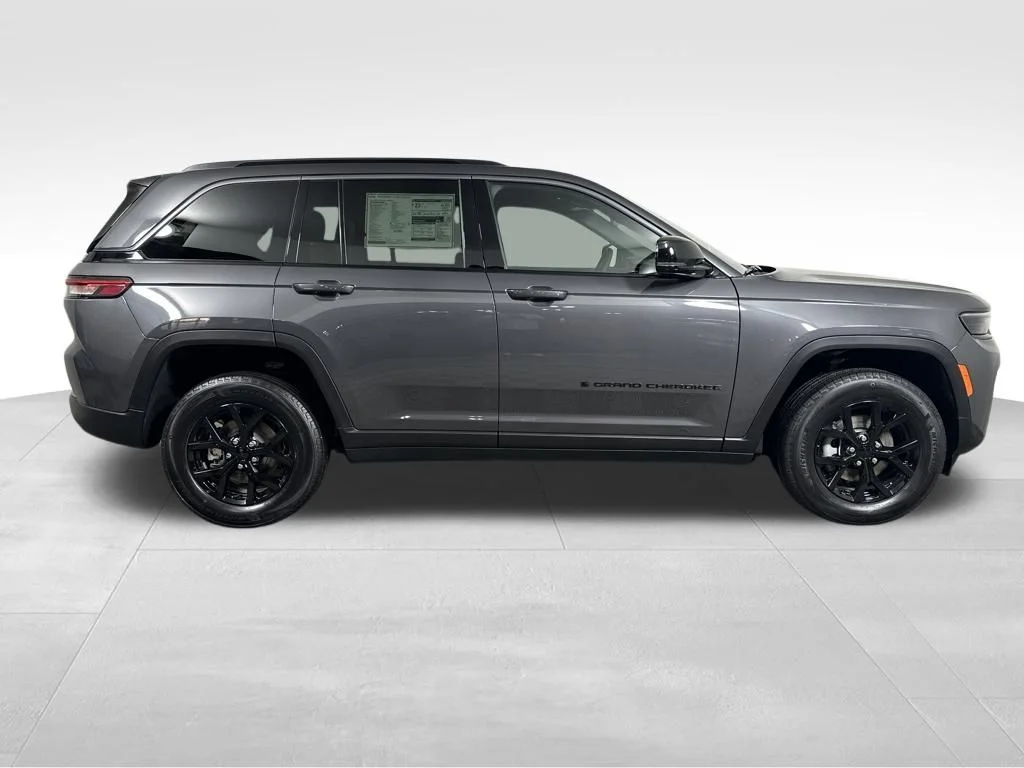 New 2026 Baltic Gray Metallic Clear-Coat Exterior Paint Jeep Altitude image 12