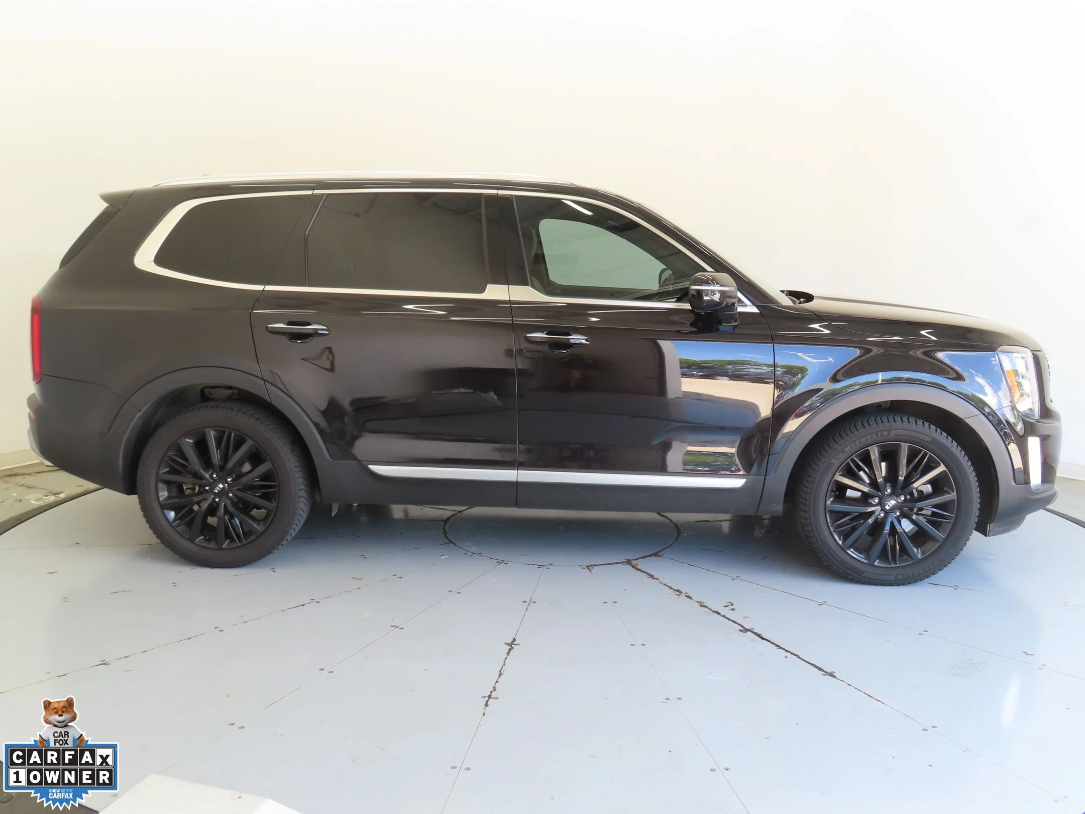 Used 2021 Black Kia SX image 2
