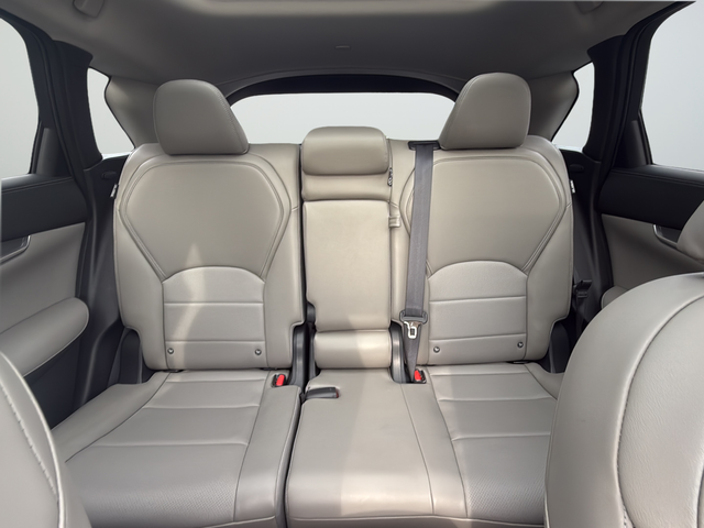Used 2023 White INFINITI LUXE image 39