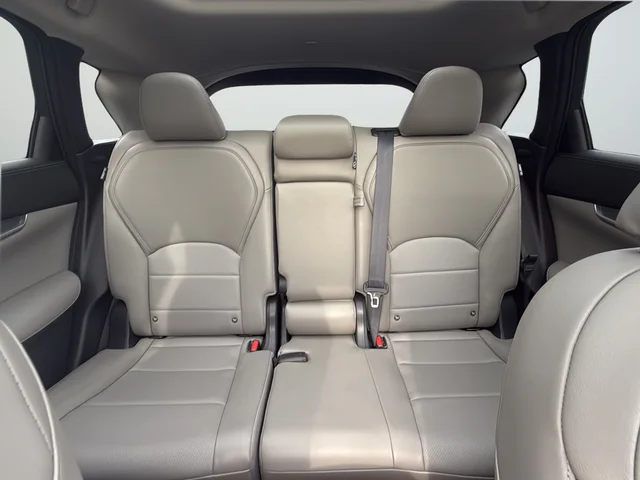 Used 2023 White INFINITI LUXE image 39