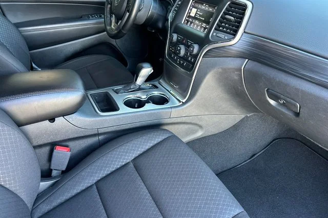 Used 2021 Silver Jeep Laredo E image 20