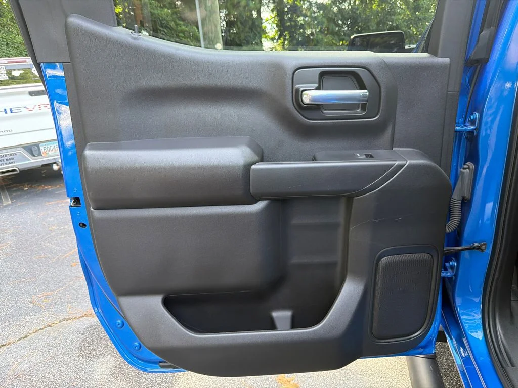 Used 2025 Blue Chevrolet Custom image 21