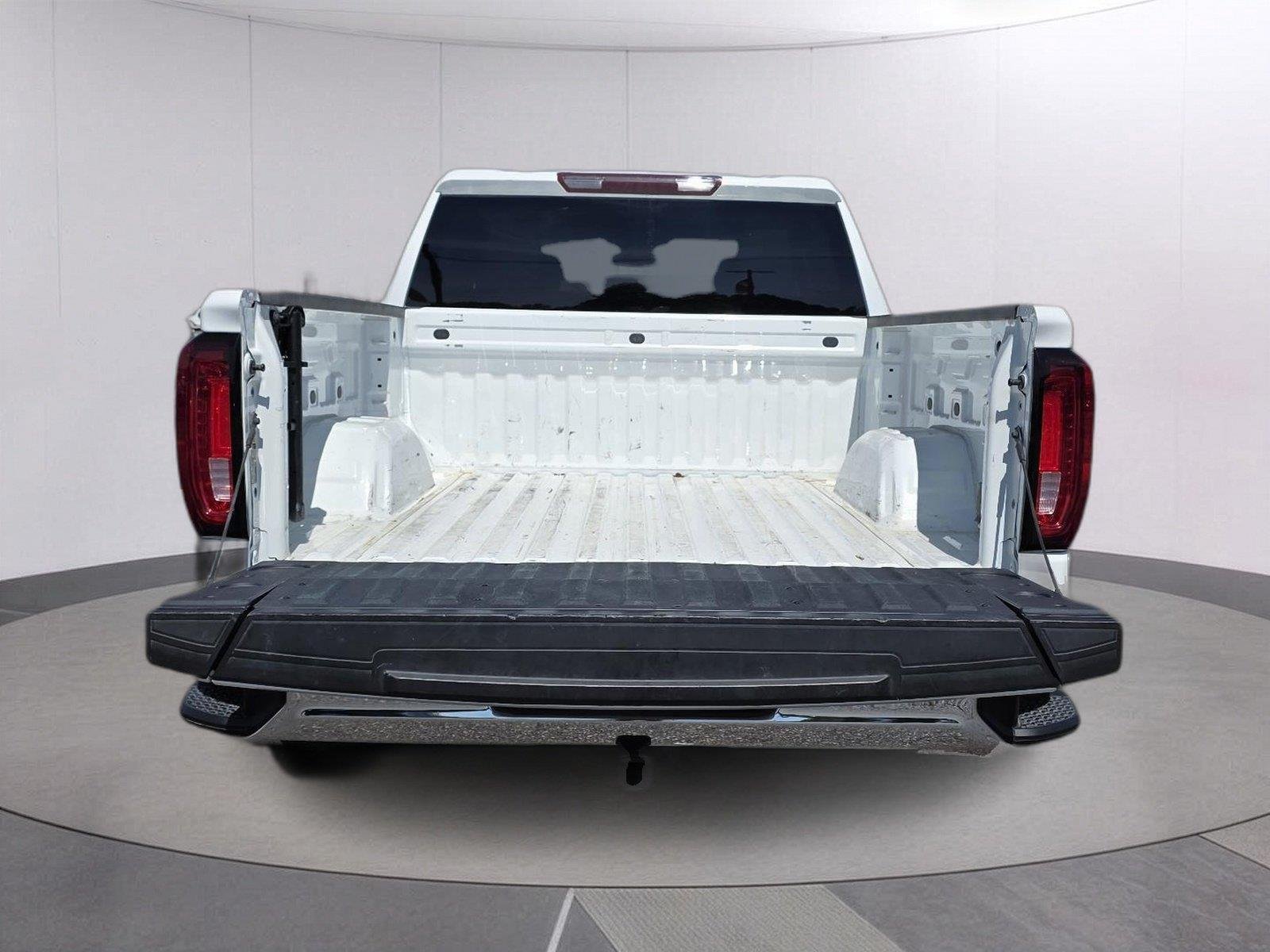 Used 2025 Summit White GMC SLT image 31