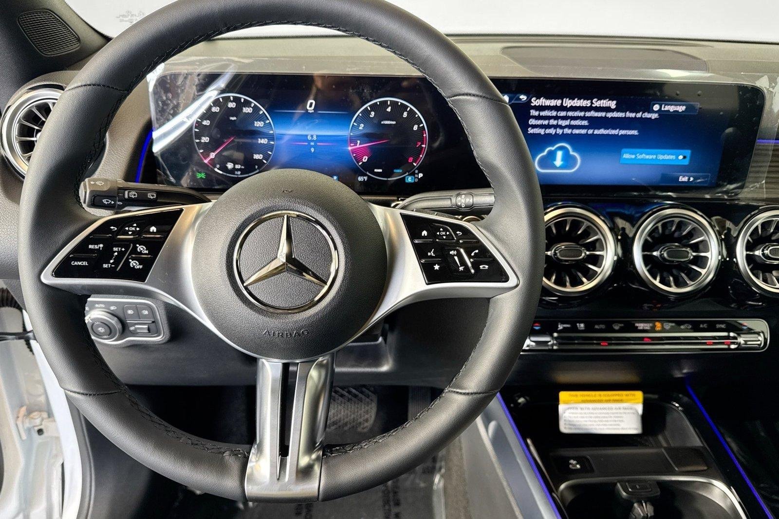New 2026 Polar White Mercedes-Benz GLB 250 image 11