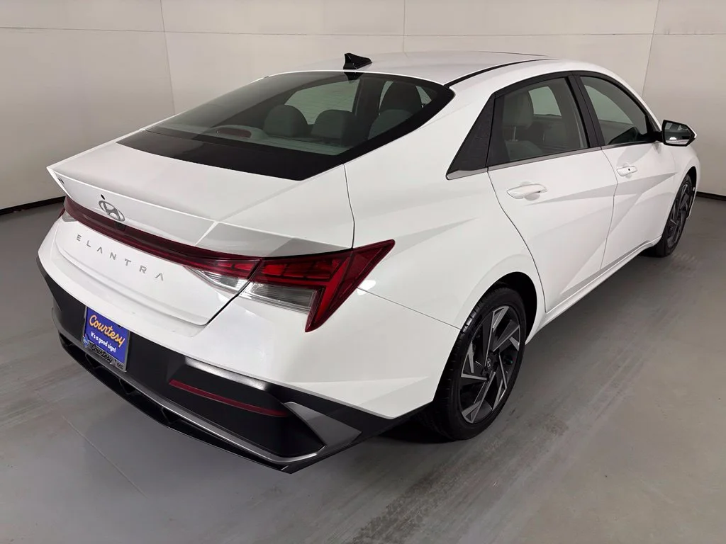 Used 2024 White Hyundai SEL image 8