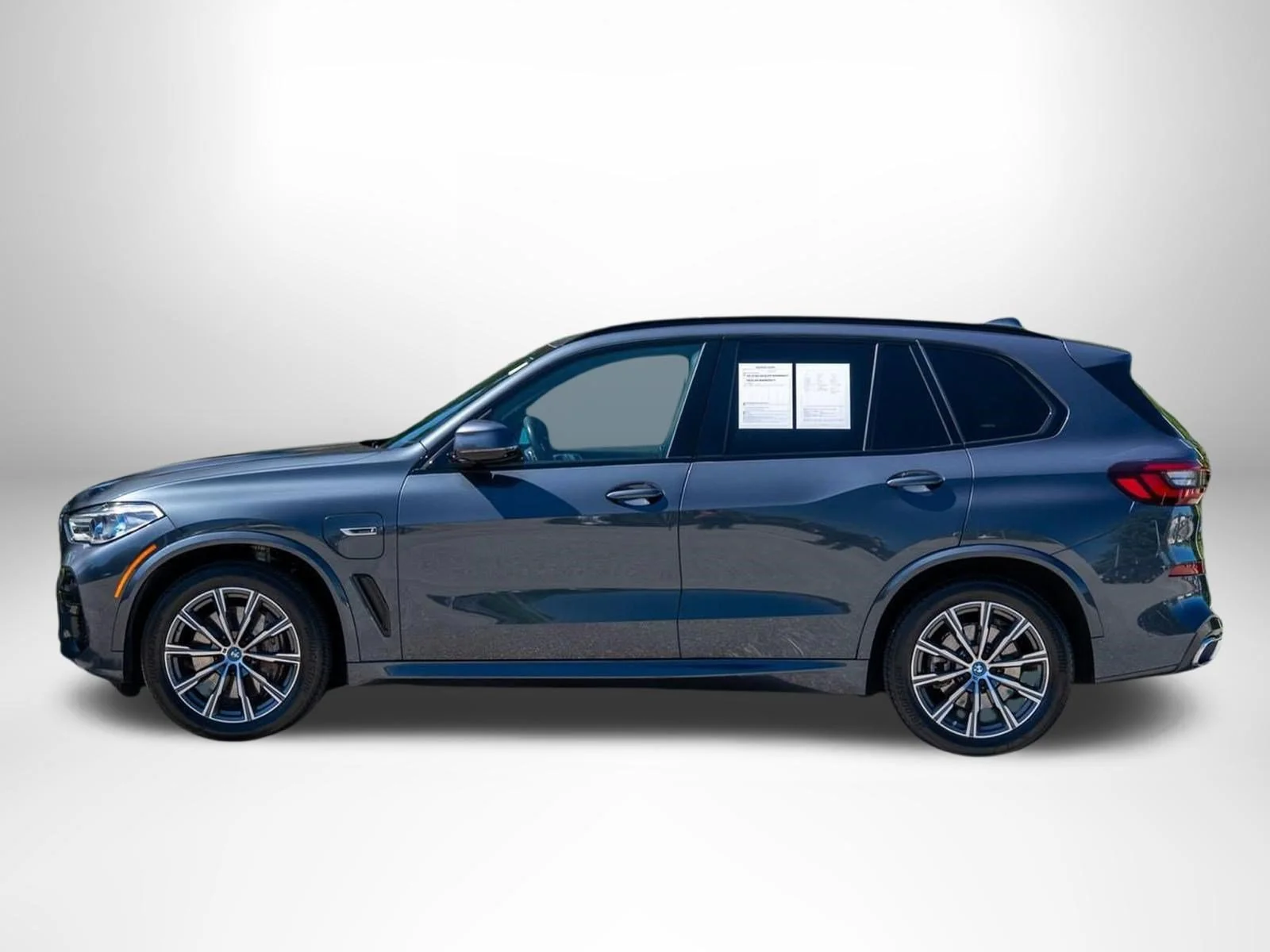 Used 2022 Arctic Grey Metallic BMW xDrive45e image 4