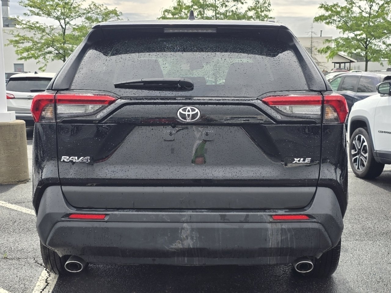 2025 Toyota RAV4 XLE - Photo 6