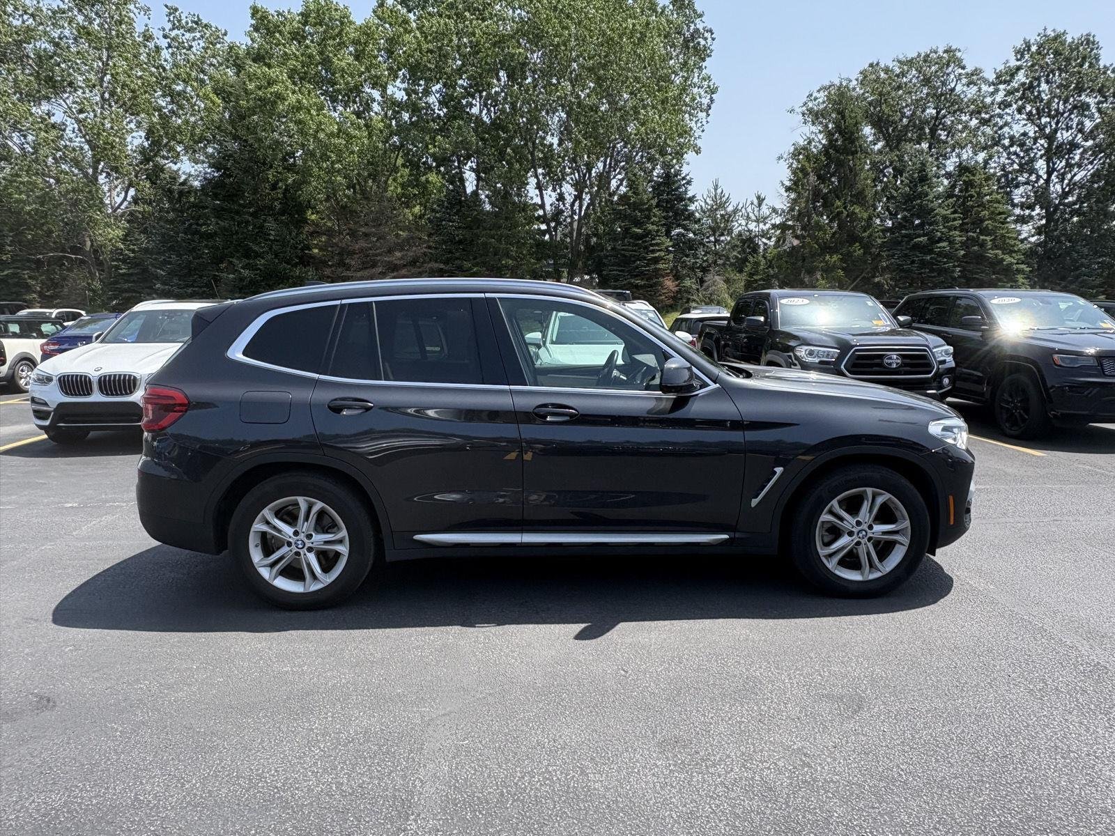 Used 2021 Dark Graphite Metallic BMW xDrive30i image 10