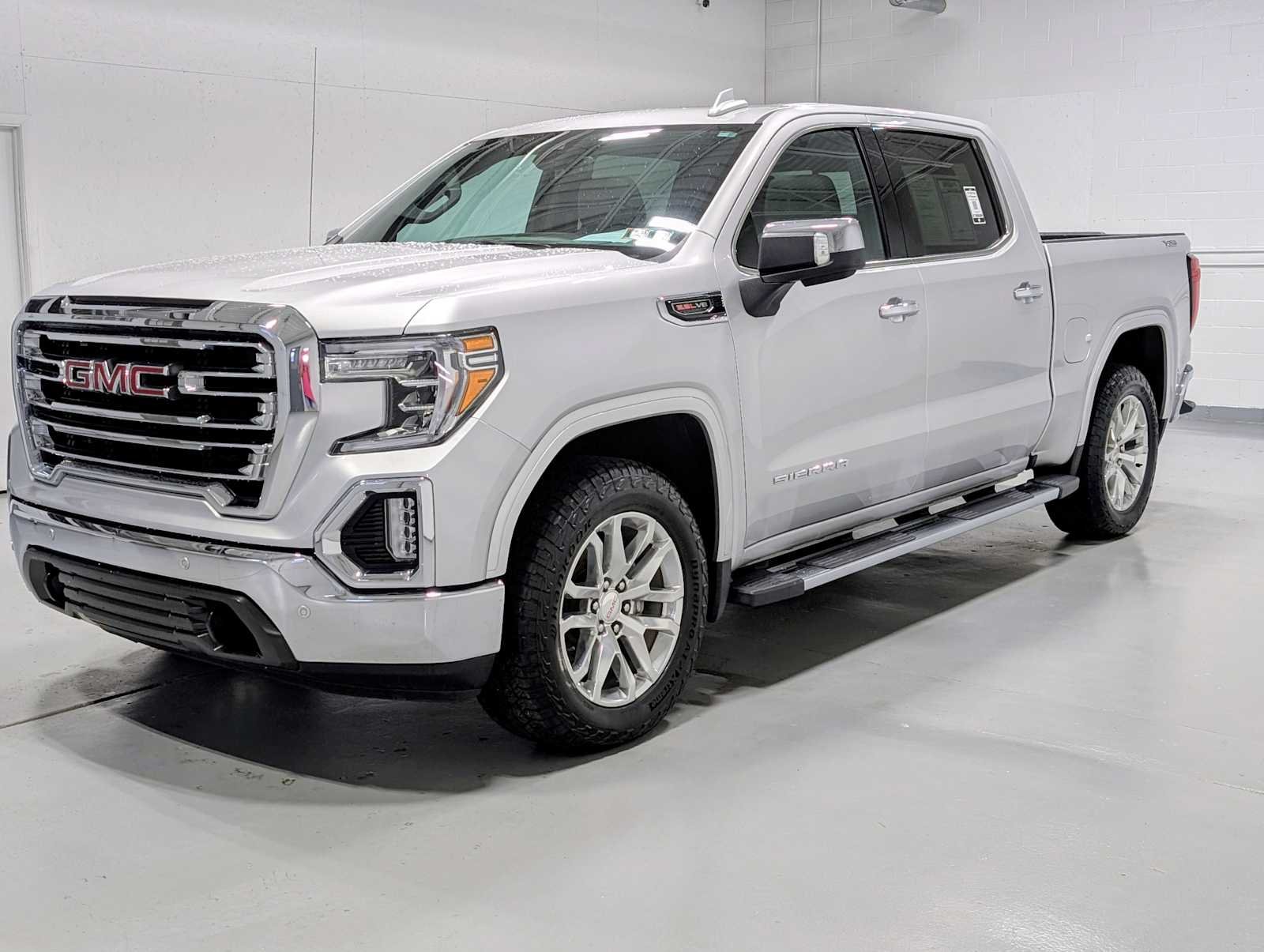 2020 GMC Sierra 4WD Crew Cab Short Box SLT's photo