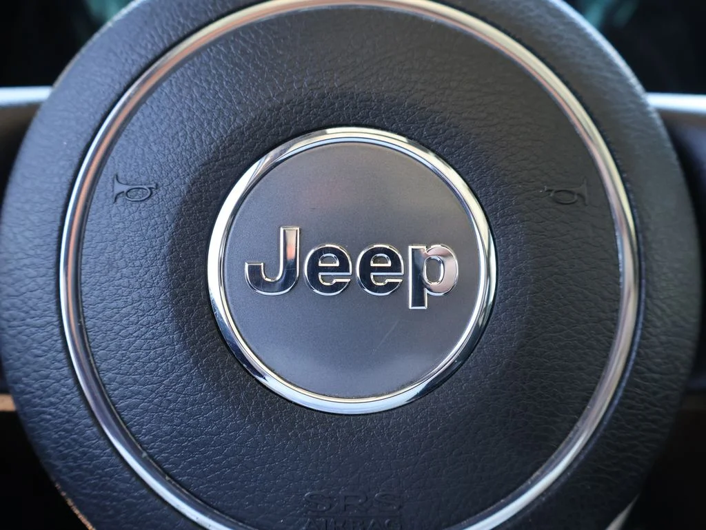 Used 2017 White Jeep Sport image 23