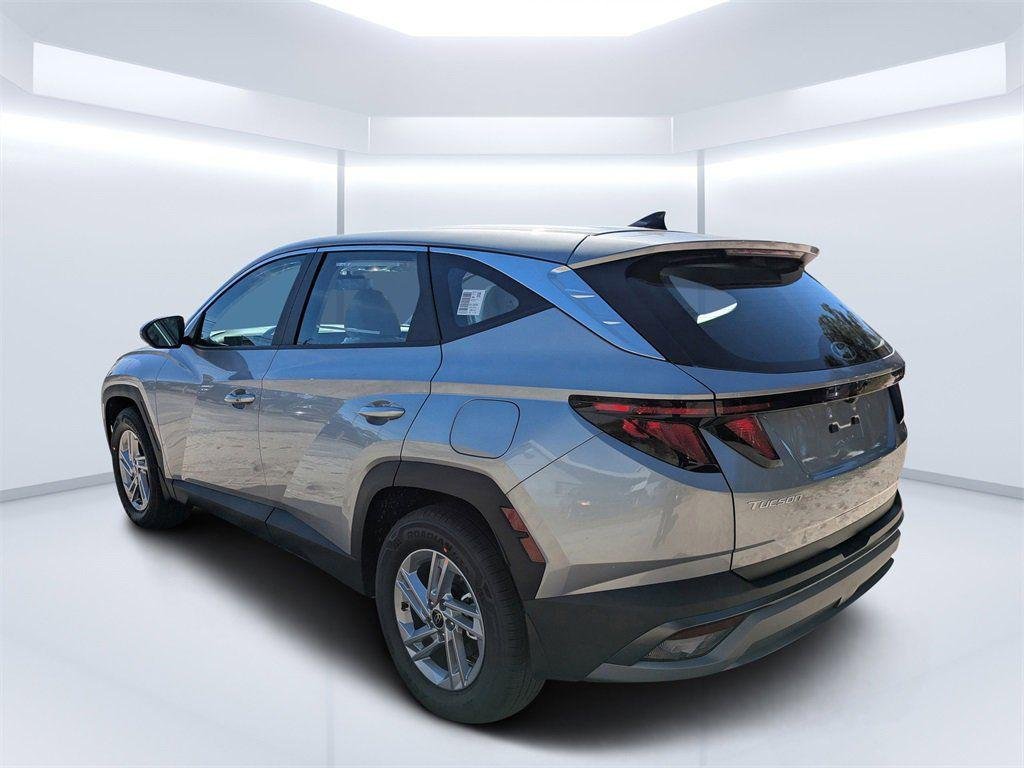 New 2026 Silver Hyundai SE FWD image 5