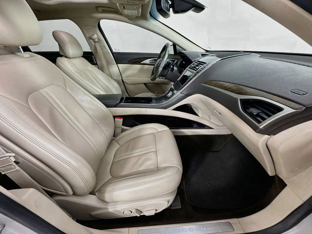 Used 2019 Pearl Metallic Lincoln Reserve image 35