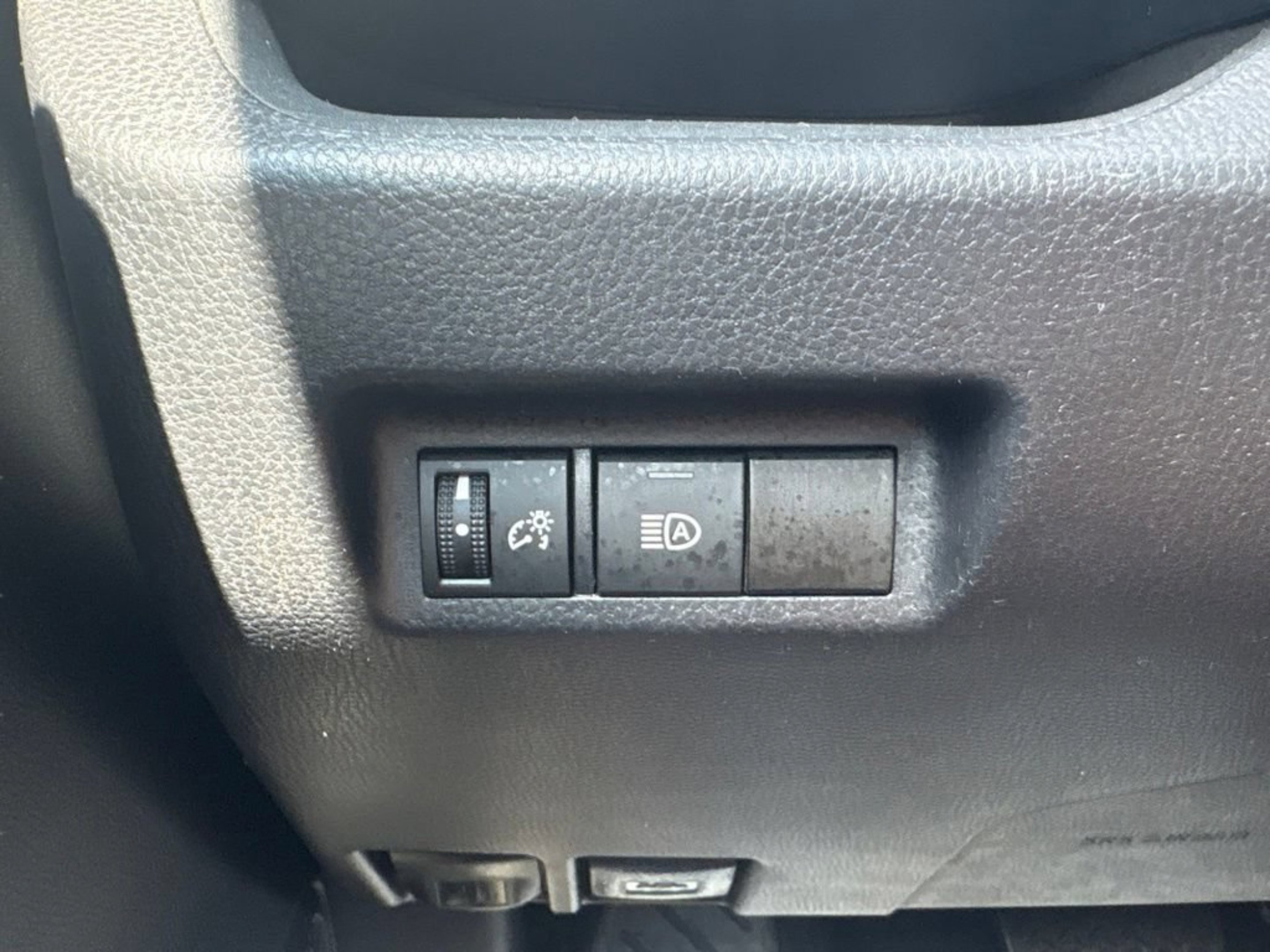 Used 2020 Super White Toyota XLE image 15