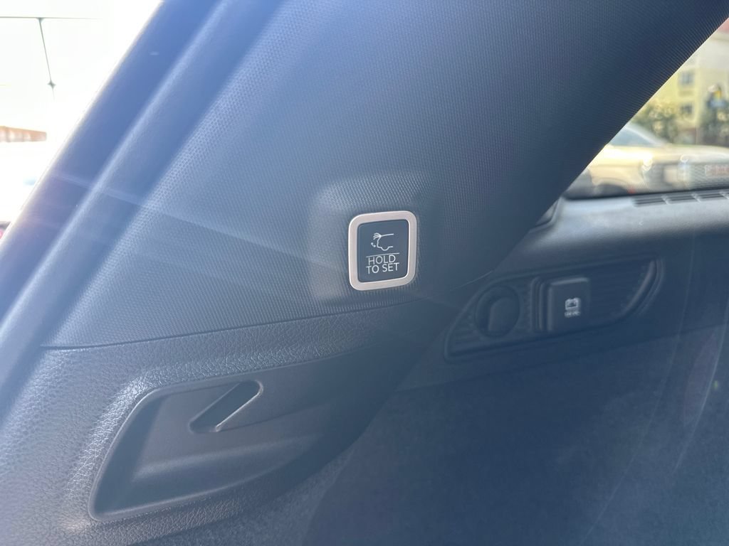 2023 Jeep Grand Cherokee Overland - Photo 19