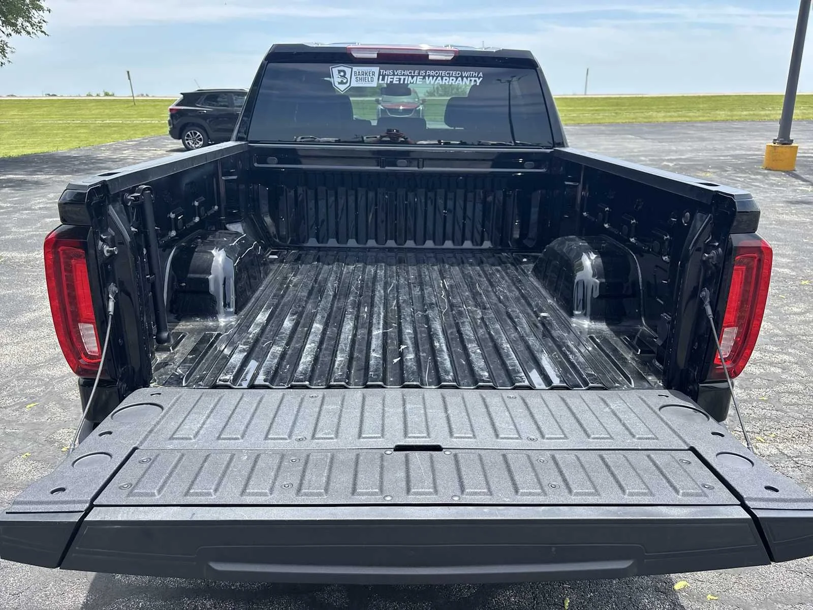 Used 2025 Onyx Black GMC SLT image 26
