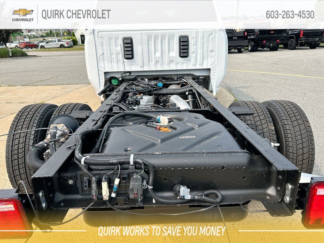 New 2026 Summit White Chevrolet Work Truck image 16