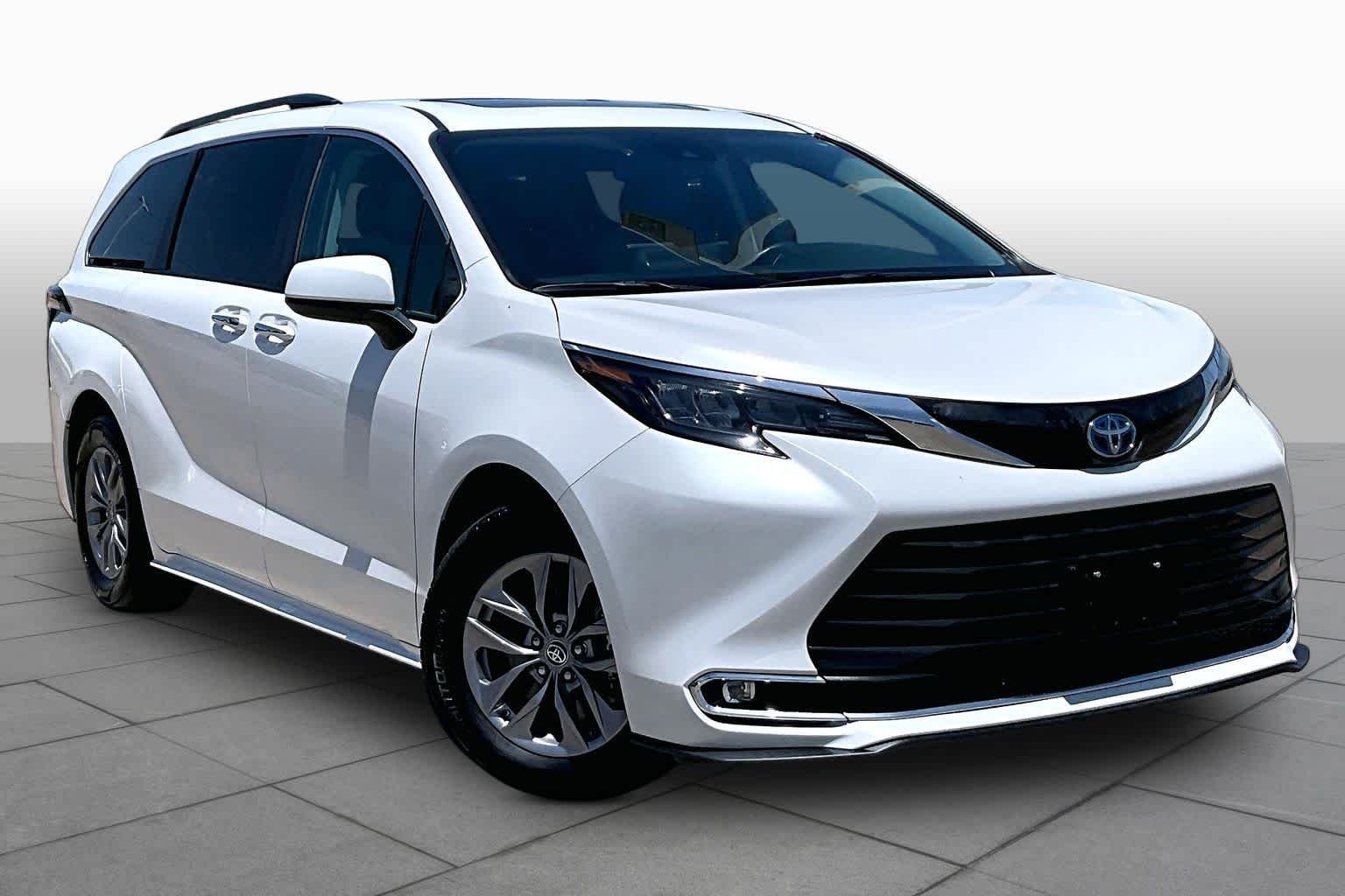Used 2024 Wind Chill Pearl Toyota XLE image 3