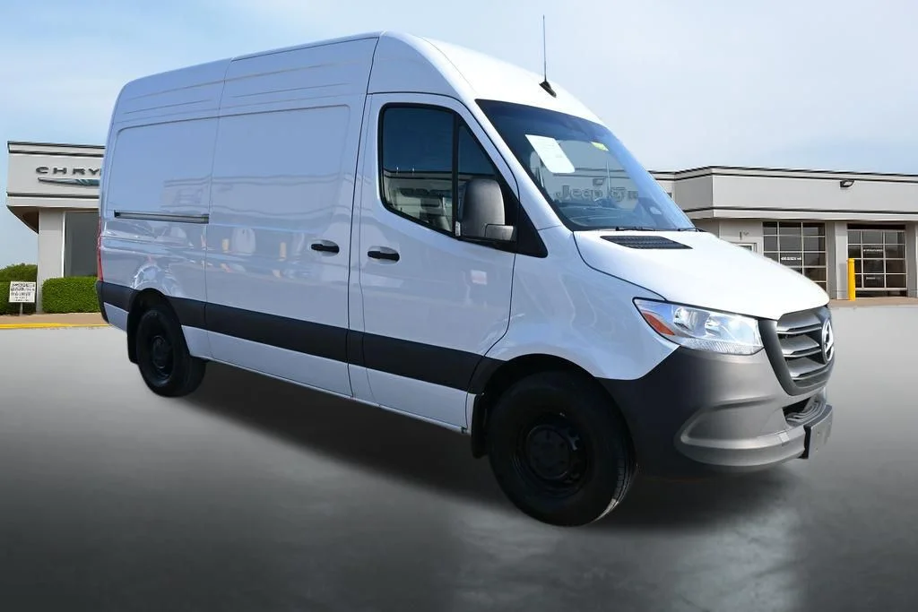 Used 2025 White Mercedes-Benz Cargo 144 WB image 7