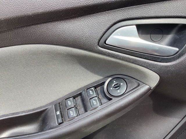 Used 2014 Red Ford SE image 22