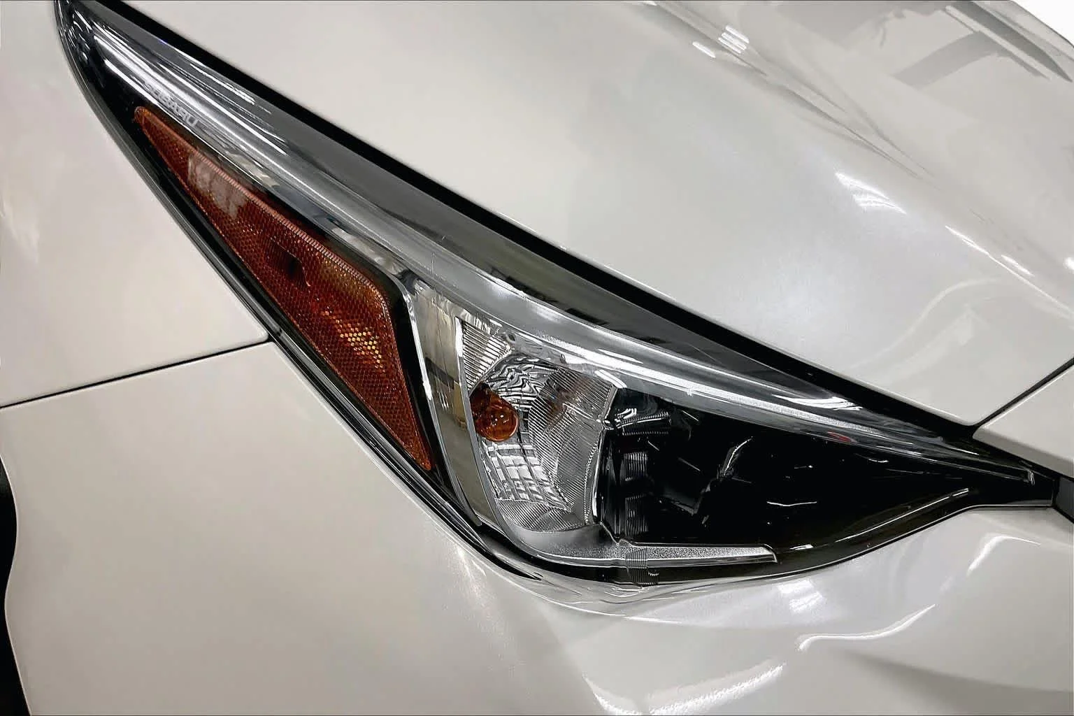 Used 2024 Crystal White Pearl Subaru Premium image 27