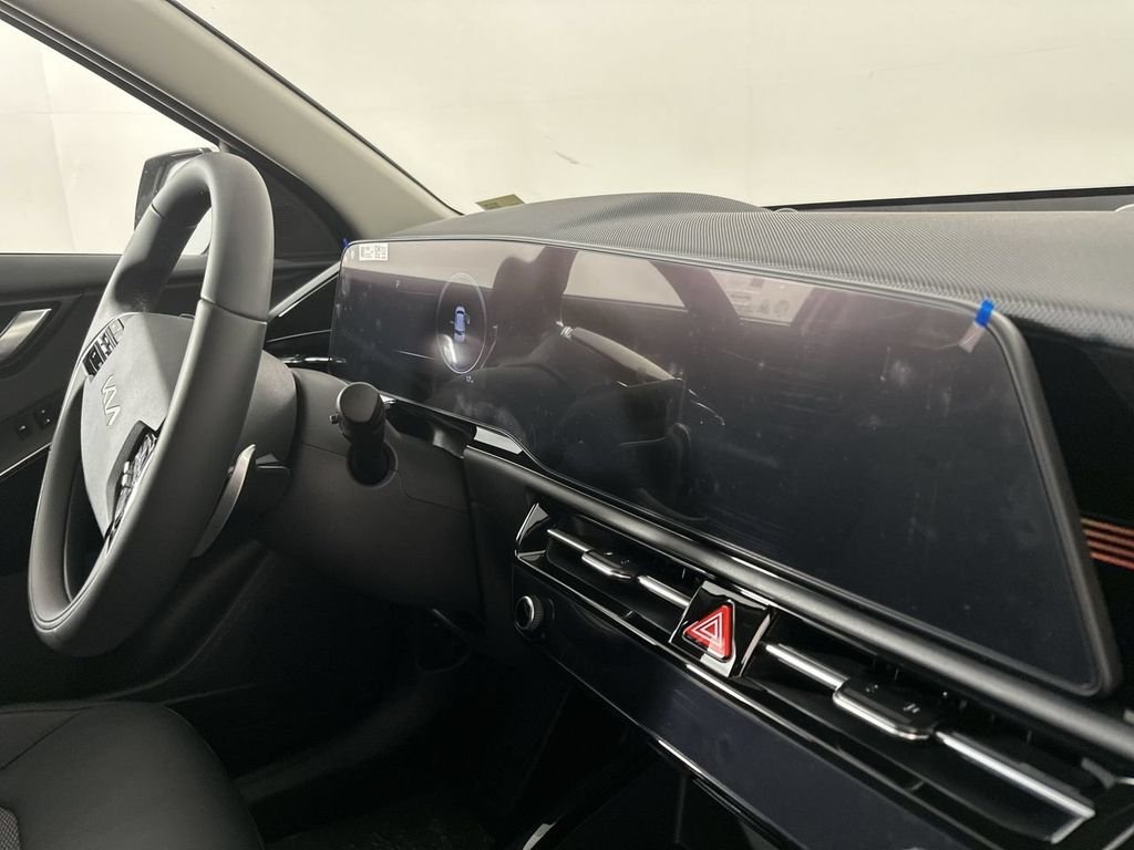 New 2026 Snow White Pearl Kia WIND image 14