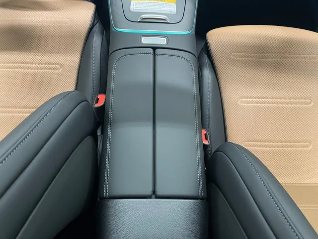 New 2026 MANUFAKTUR Moonlight Whit Mercedes-Benz E 53 AMG® image 37