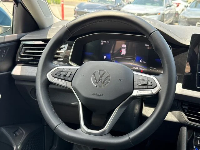 Certified Used 2025 Blue Volkswagen 1.5T SE image 31
