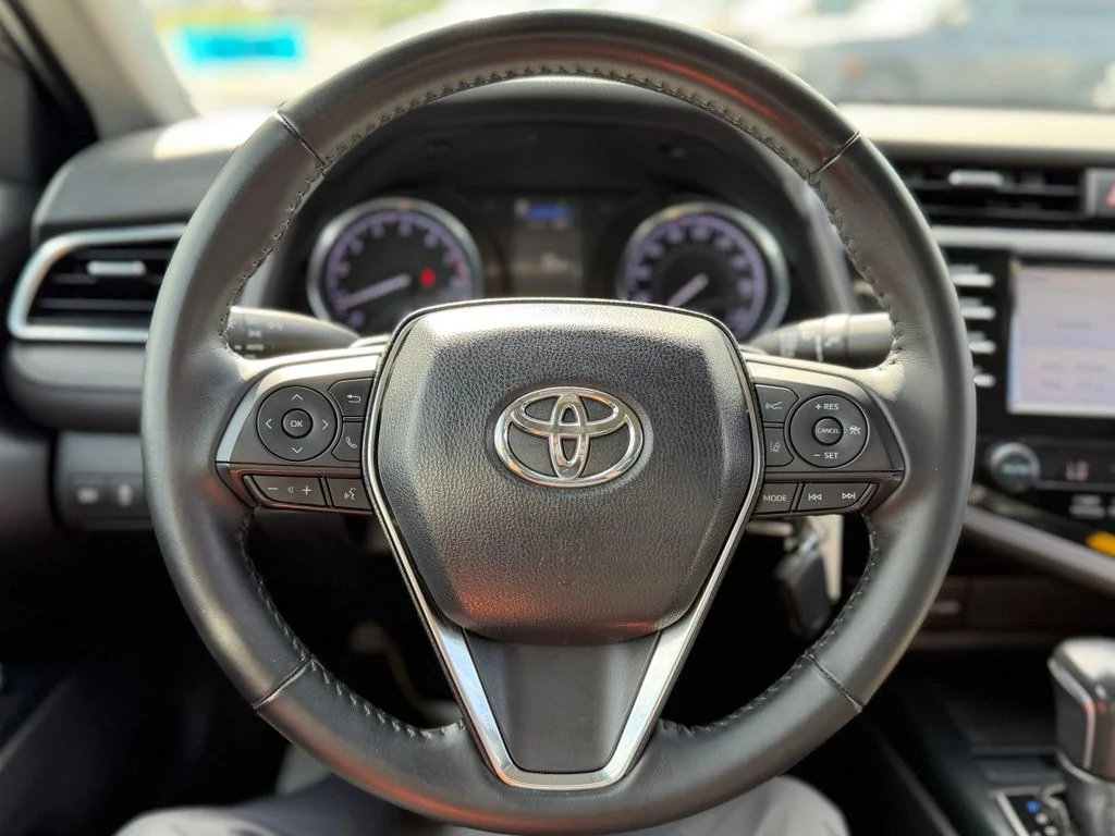 Used 2018 Gray Toyota SE image 9