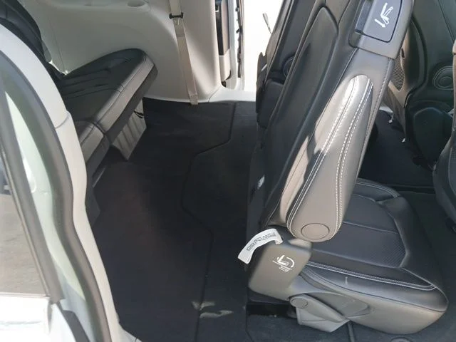 Used 2024 White Chrysler Touring L image 13