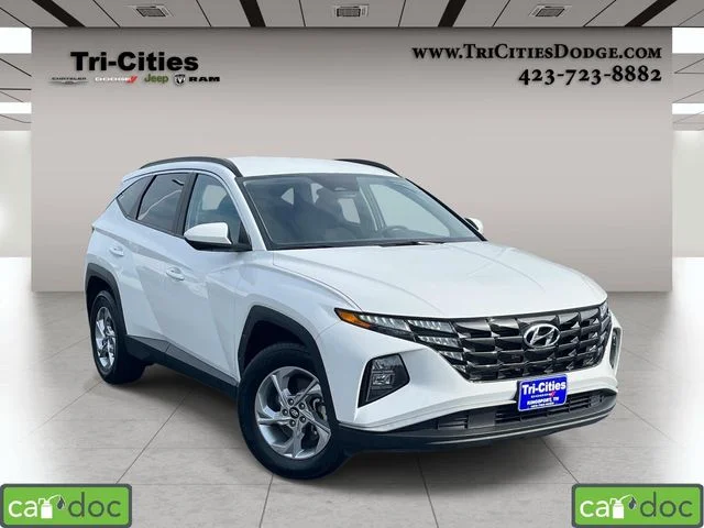 Used 2024 White Hyundai SEL image 1