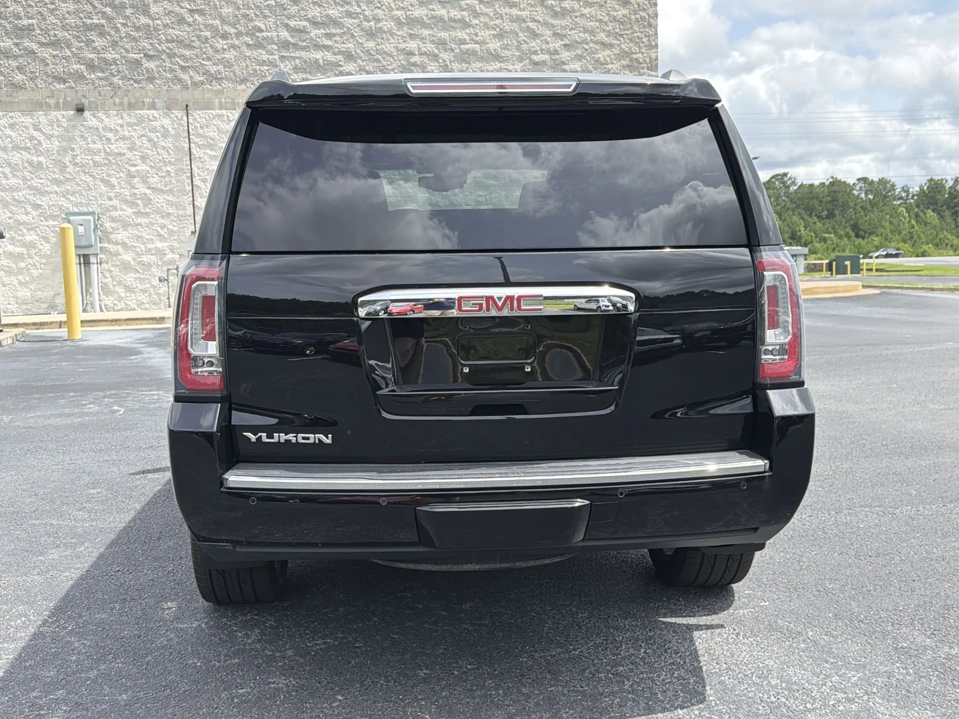 Used 2020 Onyx Black GMC Denali image 14
