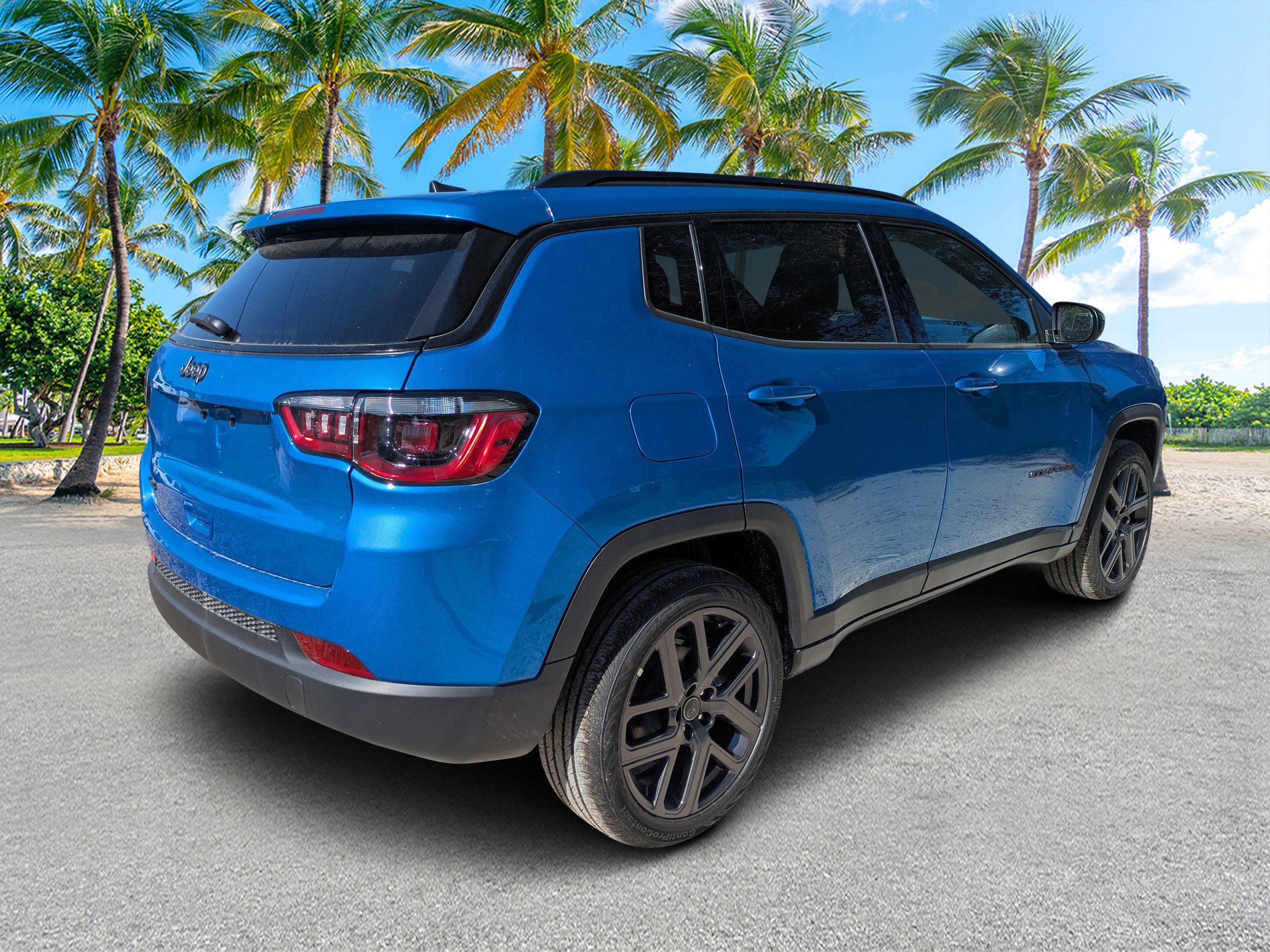 New 2026 Hydro Blue Pearl-Coat Exterior Paint Jeep Latitude Altitude image 3